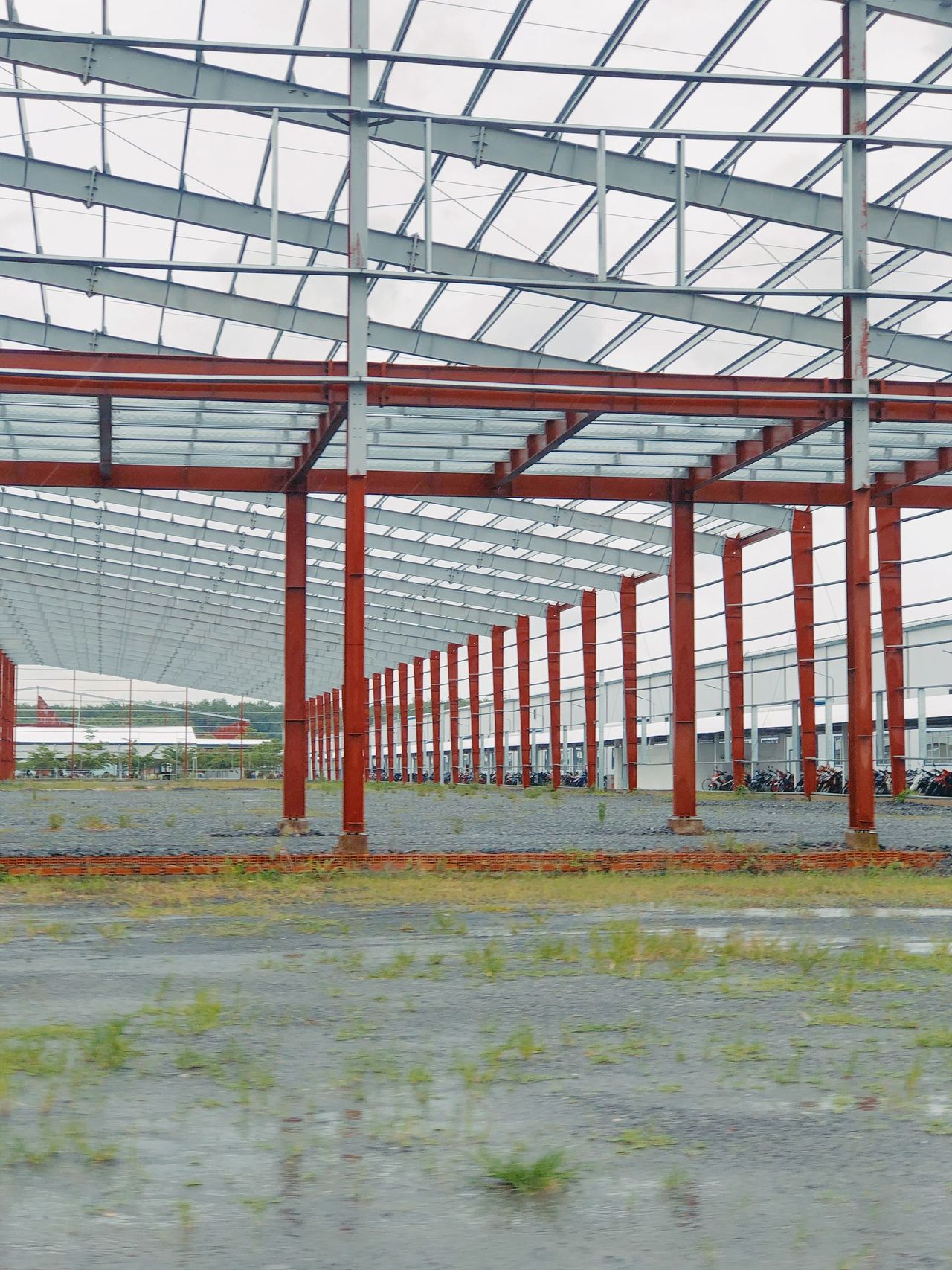 Structure métallique de bâtiment en chantier